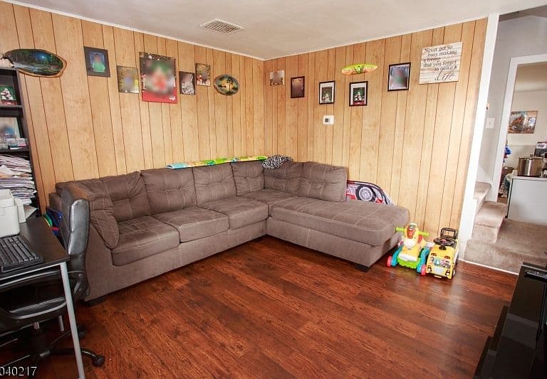 Listing photo 5