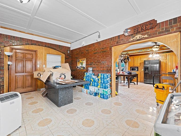 Listing photo 5