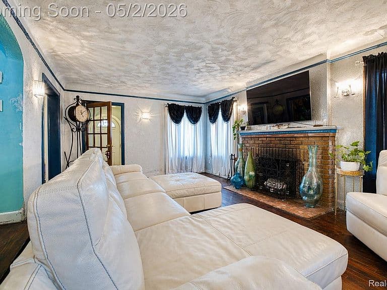 Listing photo 5