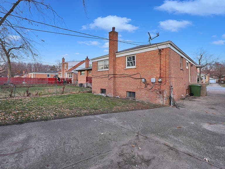 Listing photo 4