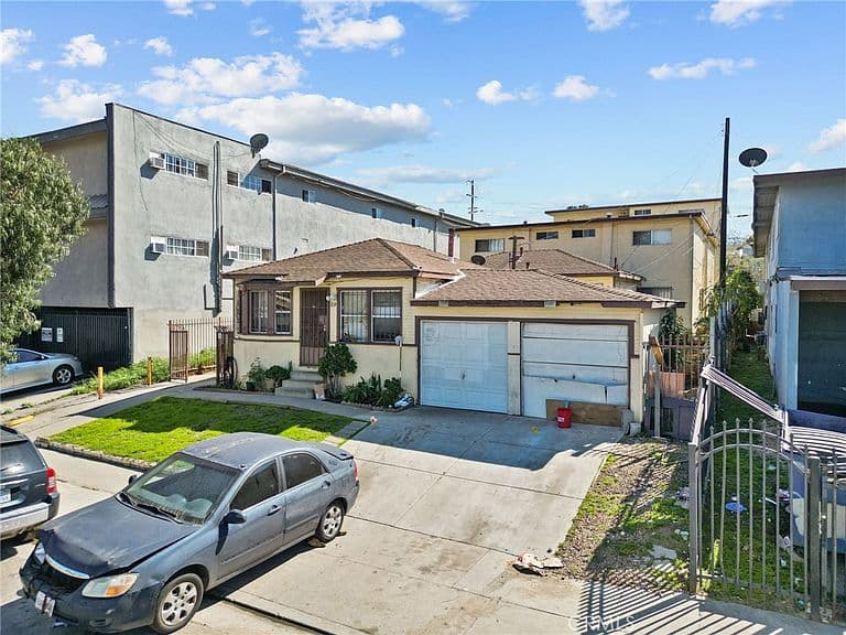 Listing photo 2