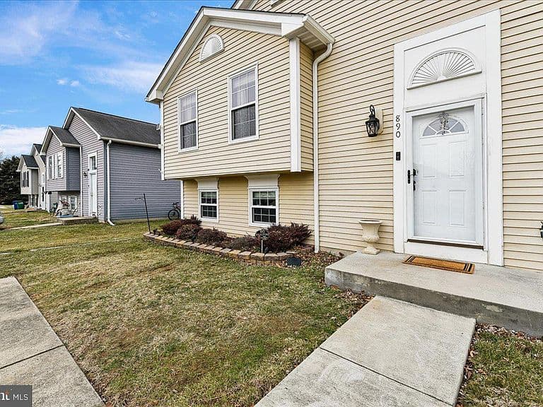 Listing photo 2