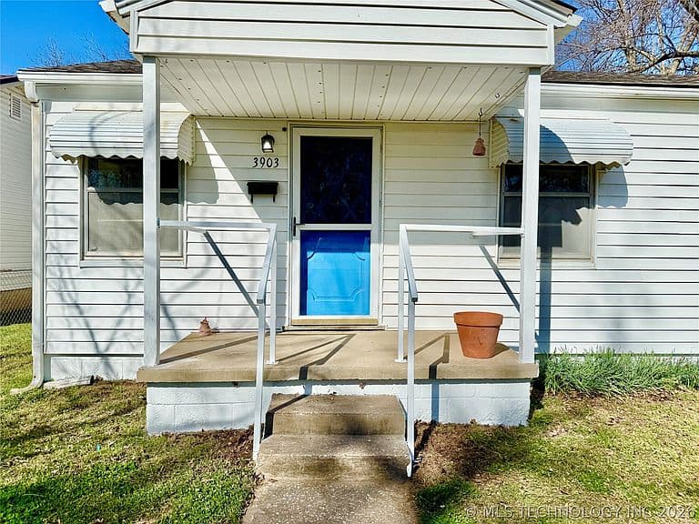 Listing photo 2