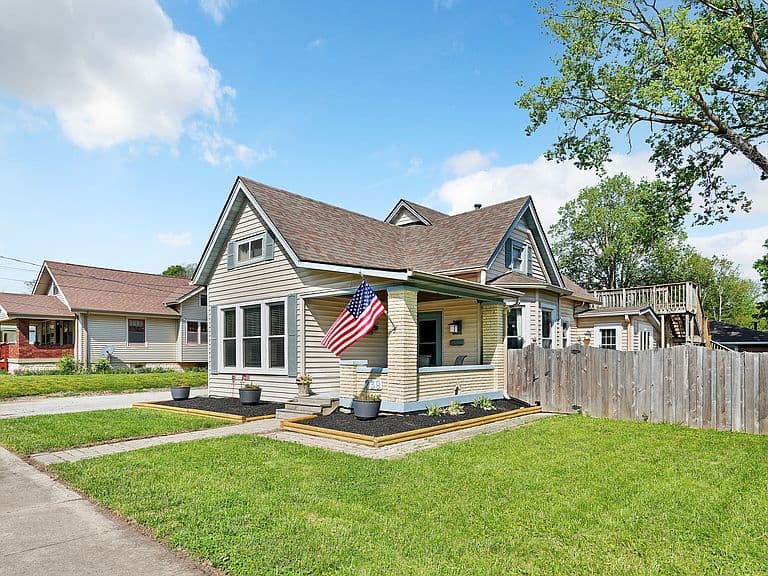 Listing photo 2