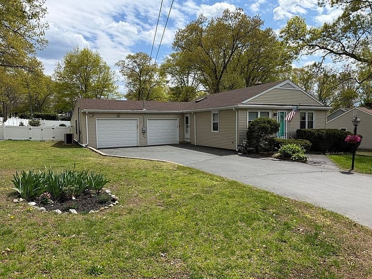 Listing photo 2