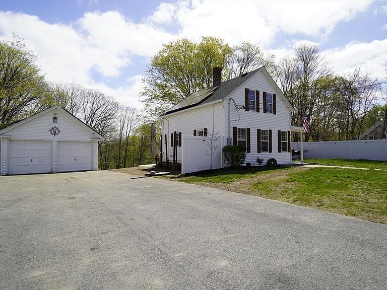 Listing photo 2