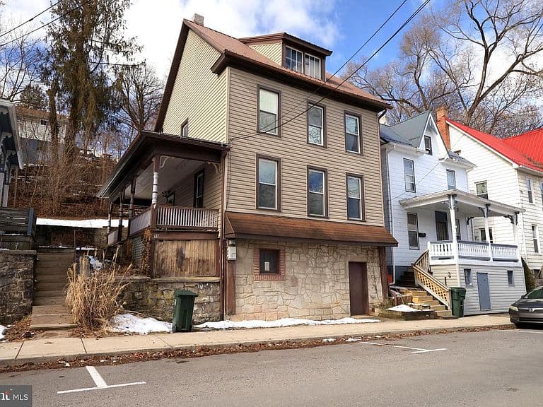 Listing photo 2