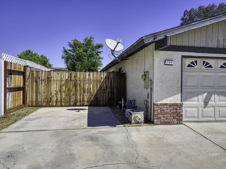 Listing photo 3