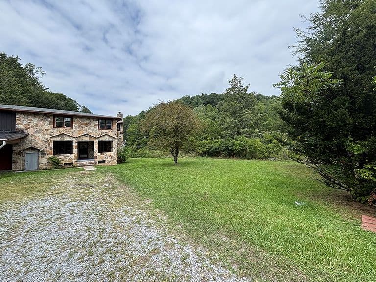 Listing photo 4