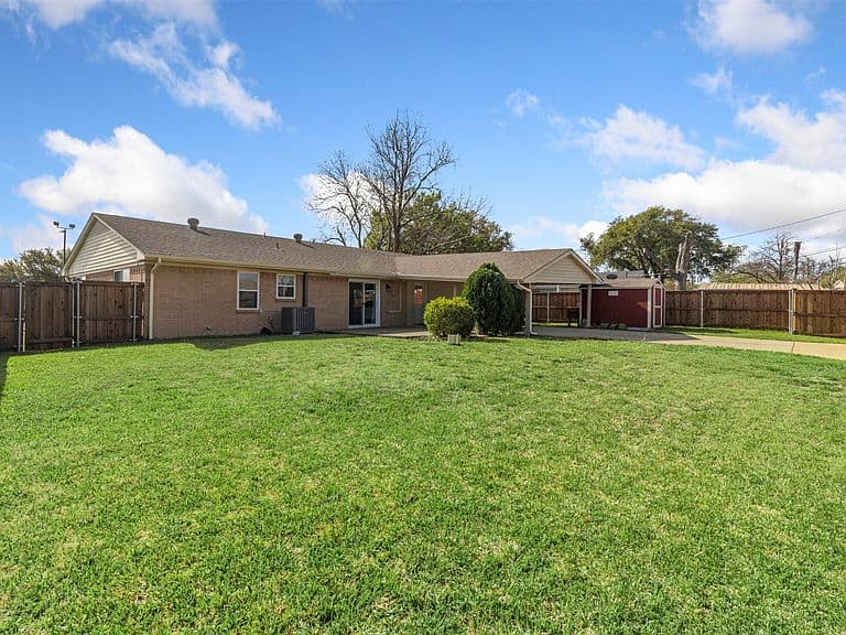 Listing photo 3