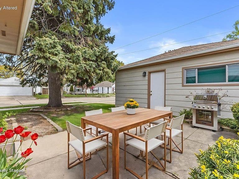 Listing photo 3