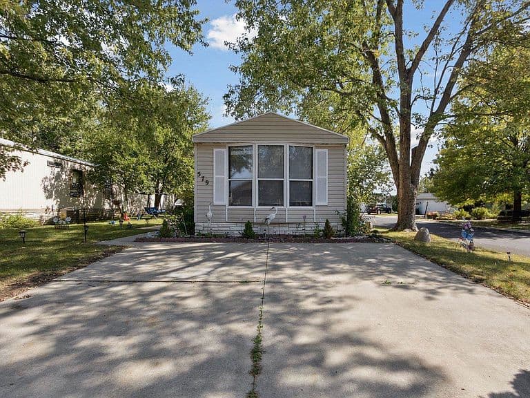 Listing photo 3