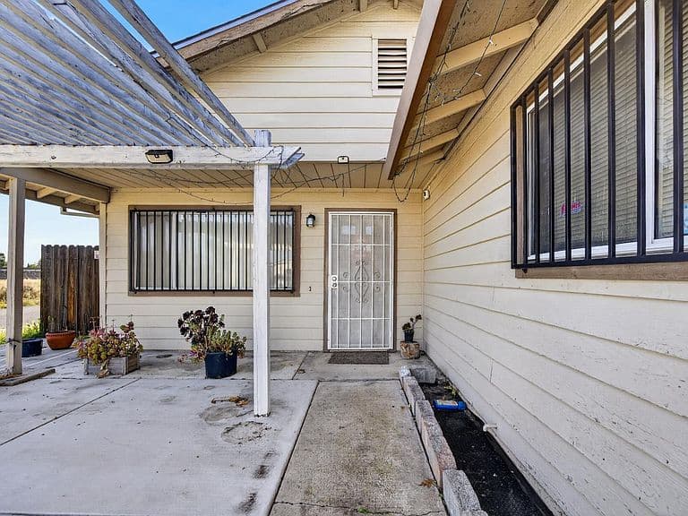 Listing photo 5
