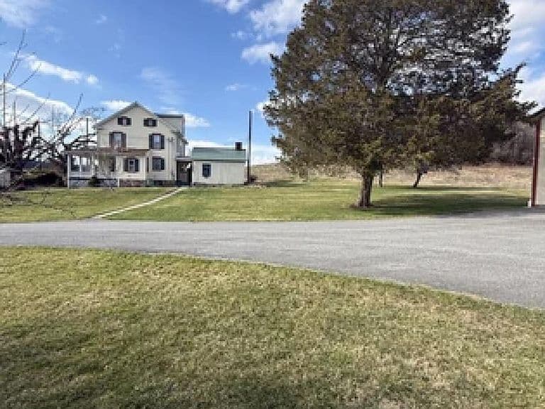 Listing photo 4