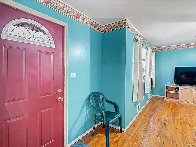 Listing photo 4