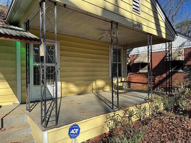 Listing photo 4