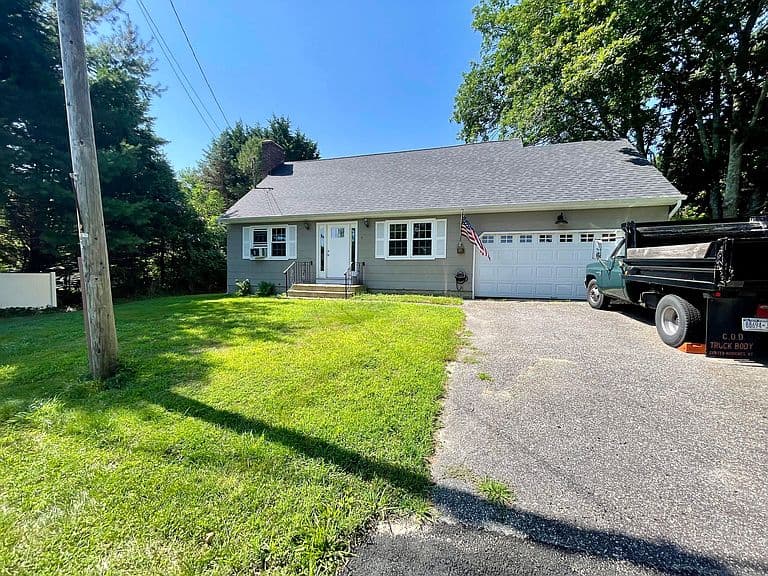 Listing photo 2