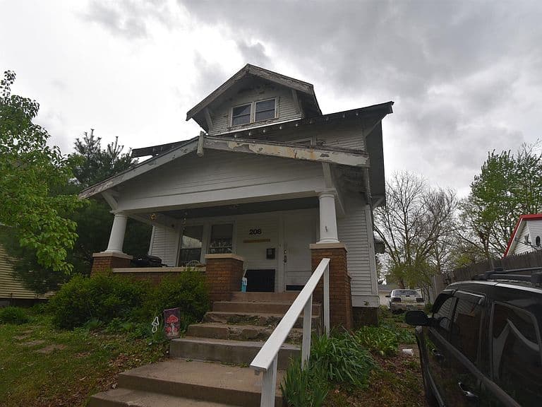 Listing photo 2