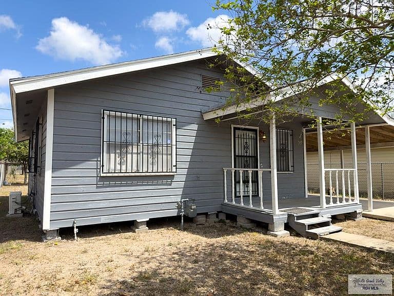 Listing photo 3