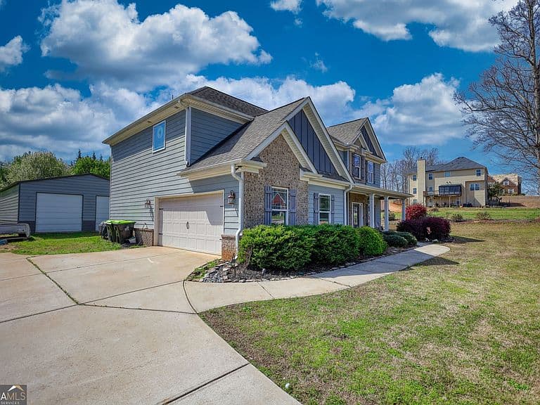 Listing photo 3
