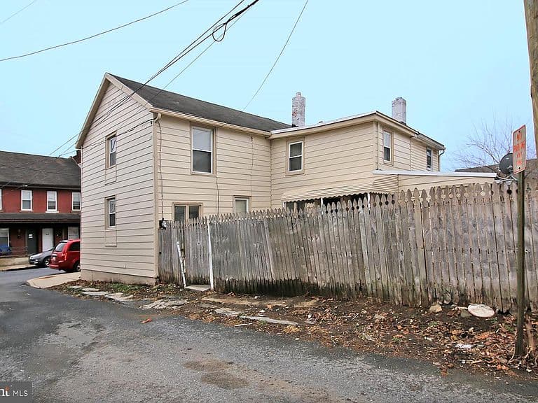 Listing photo 2