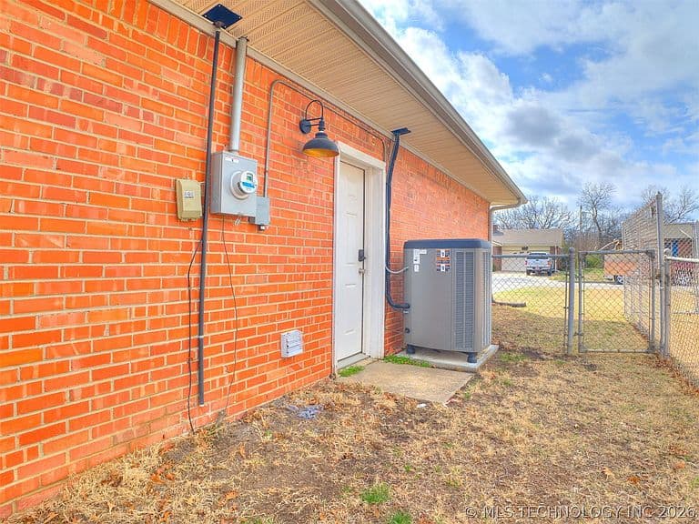 Listing photo 5