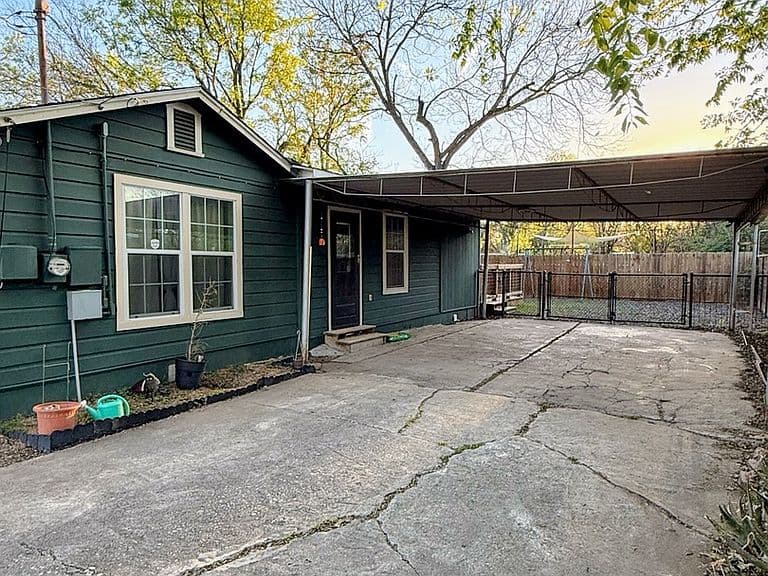 Listing photo 5