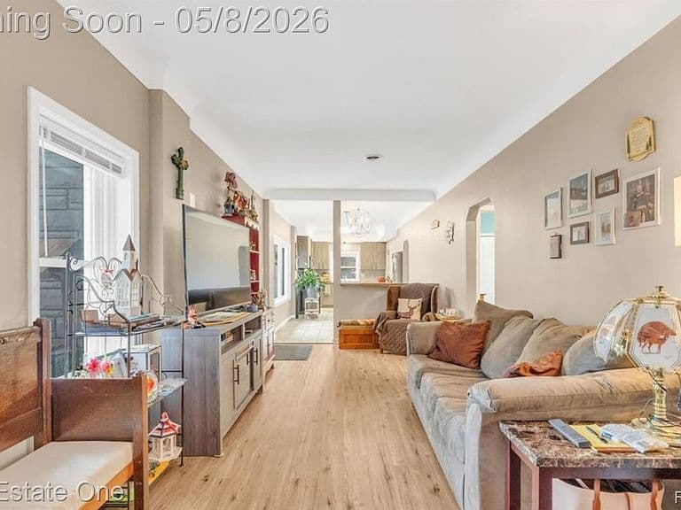 Listing photo 3