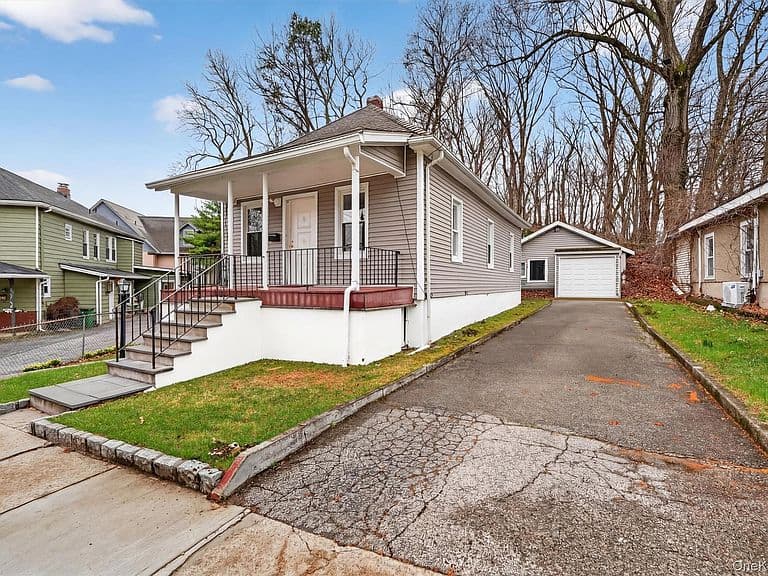 Listing photo 2