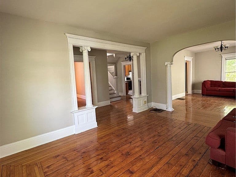 Listing photo 5