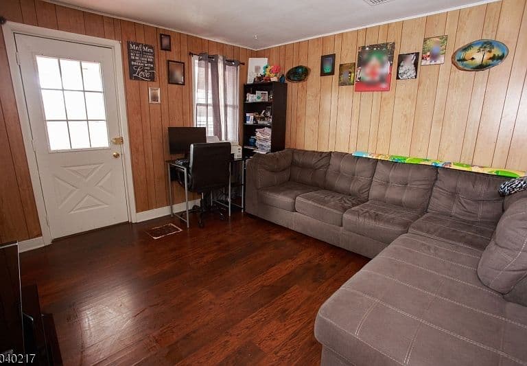 Listing photo 4
