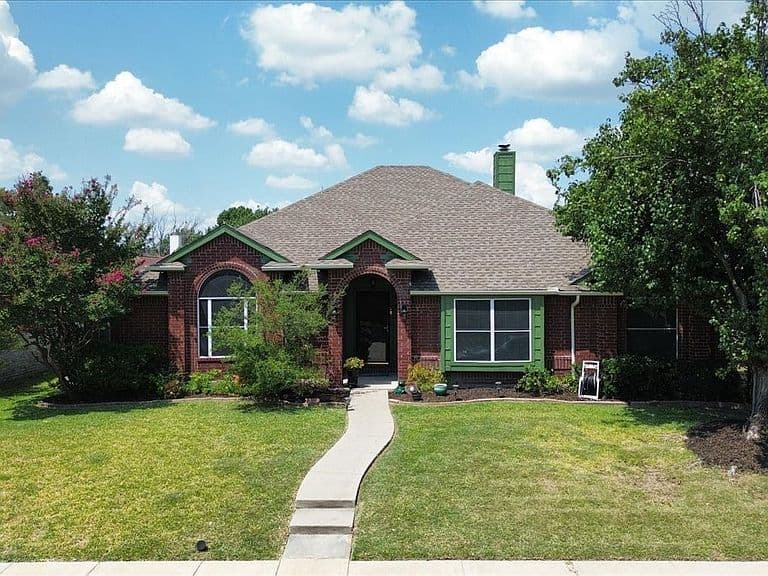 Listing photo 3