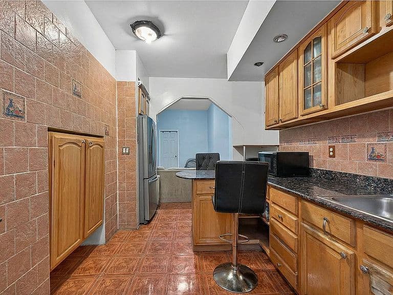 Listing photo 5