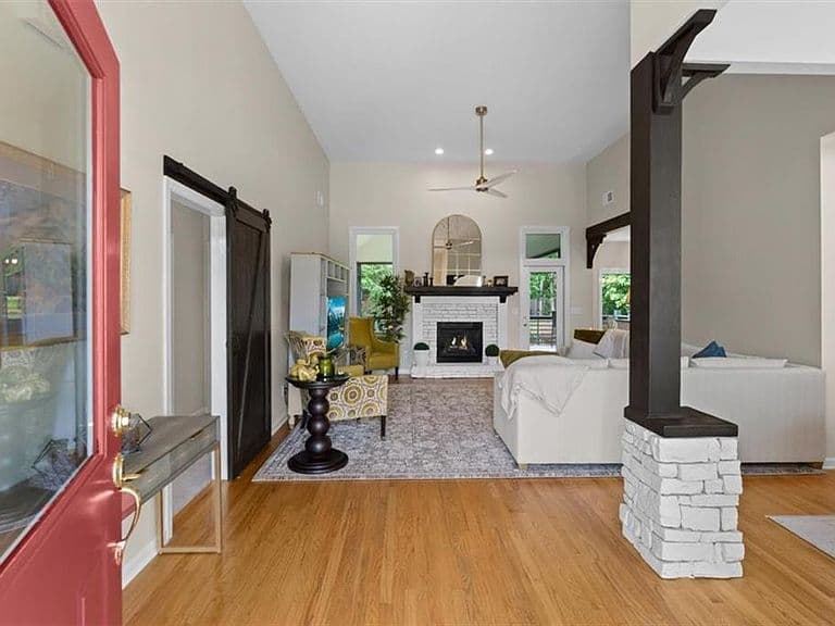 Listing photo 5