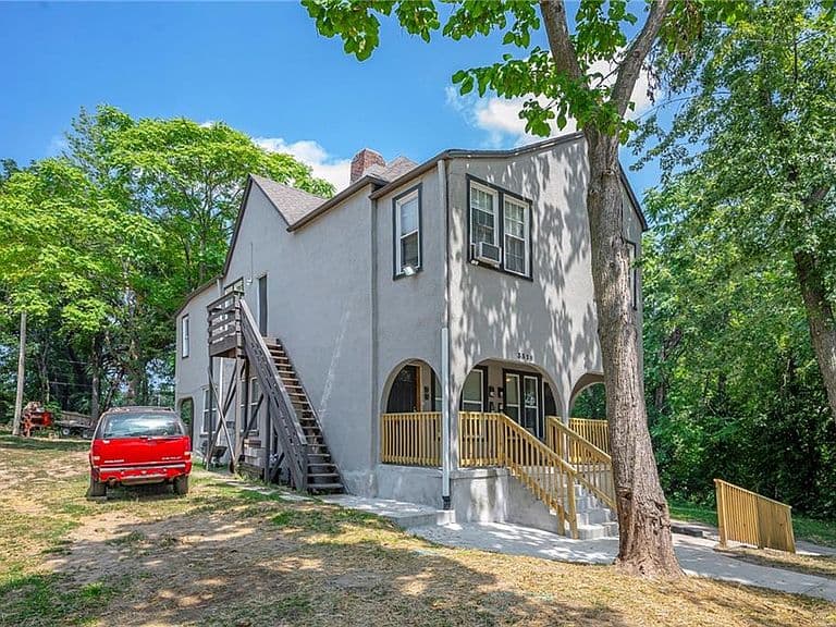 Listing photo 3