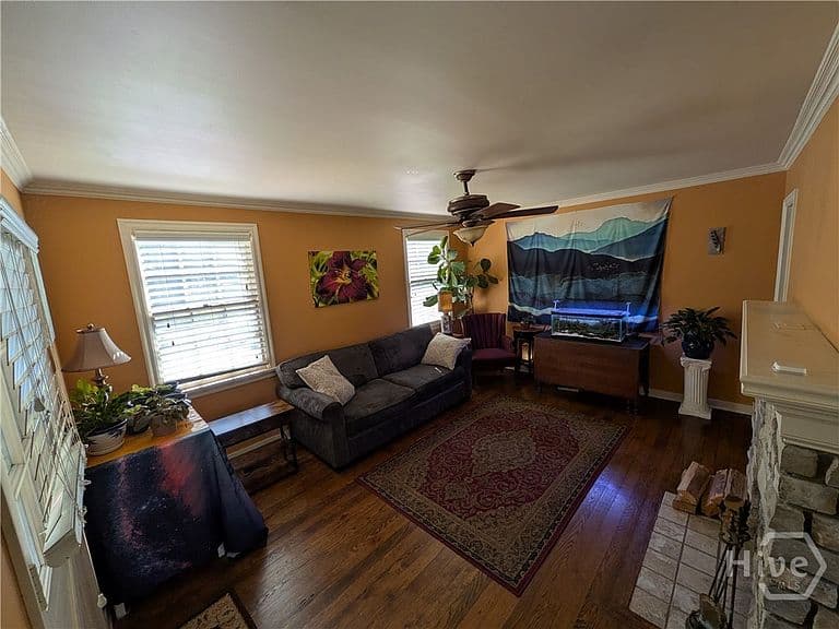 Listing photo 3