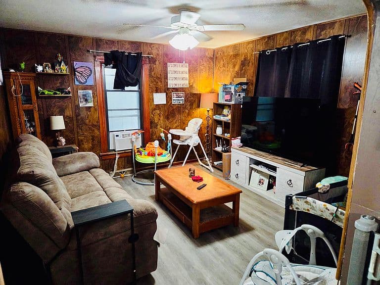 Listing photo 5