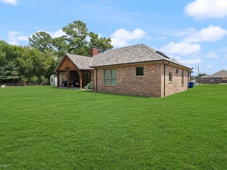 Listing photo 5