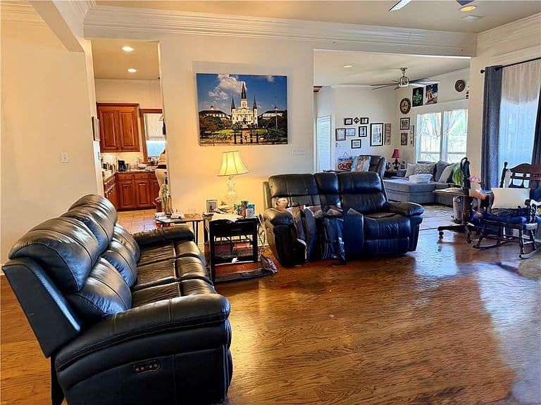 Listing photo 5