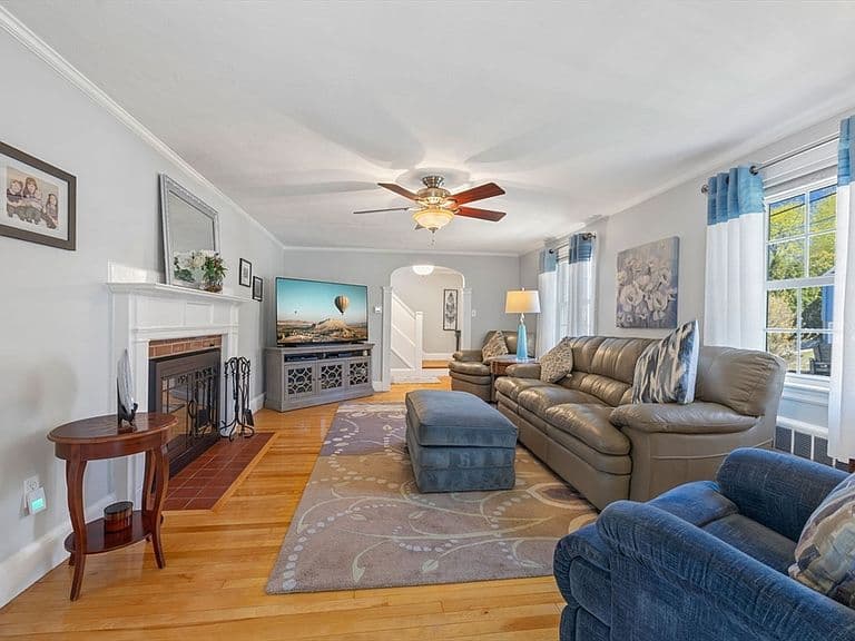 Listing photo 4
