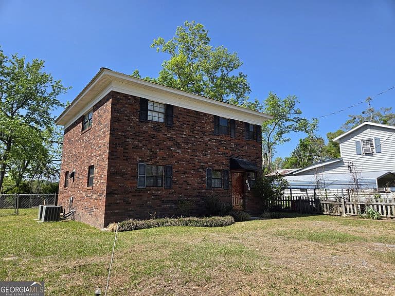 Listing photo 4