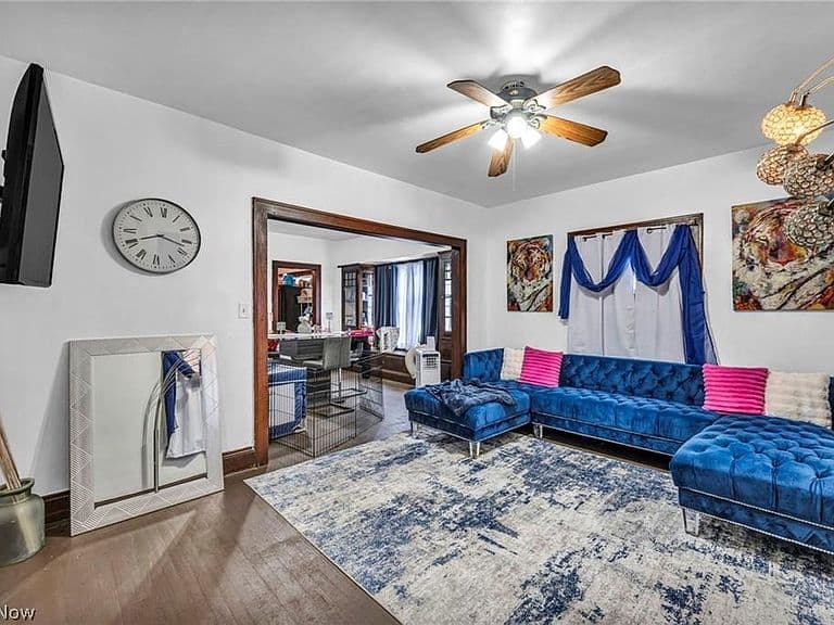 Listing photo 3