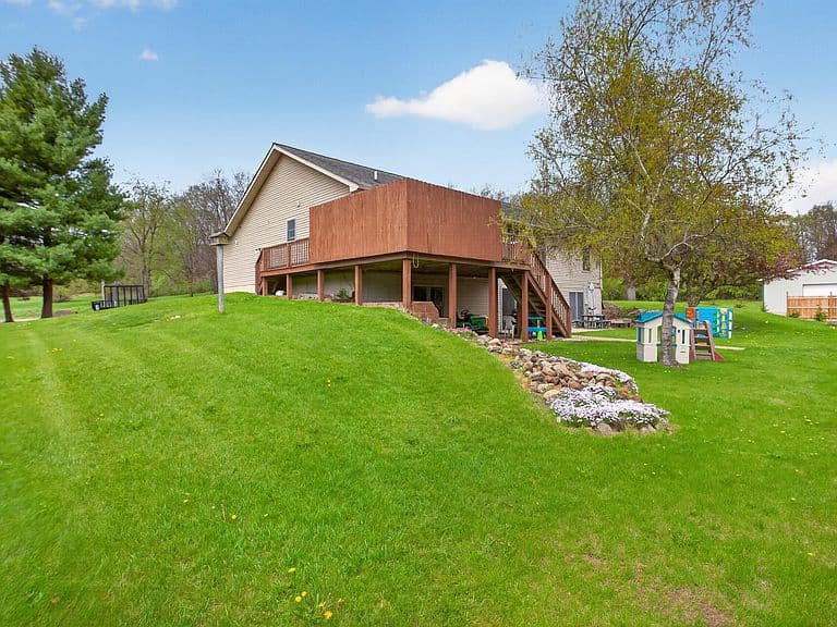 Listing photo 5