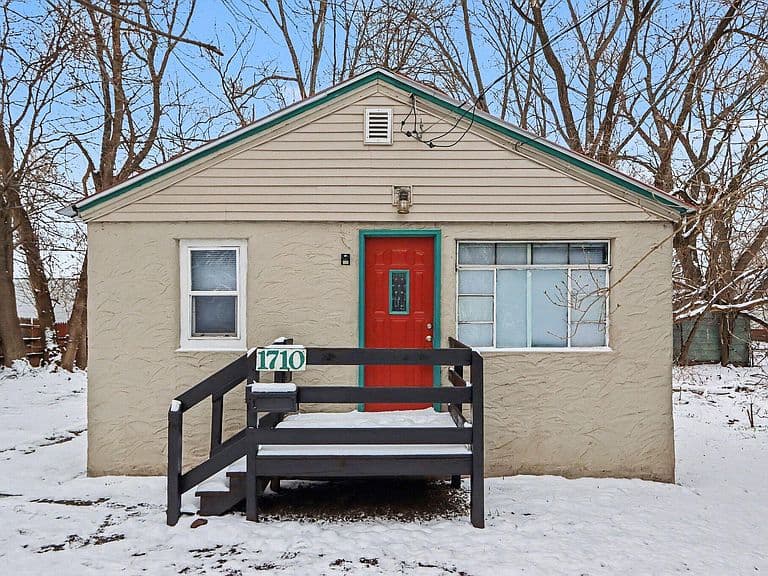 Listing photo 2