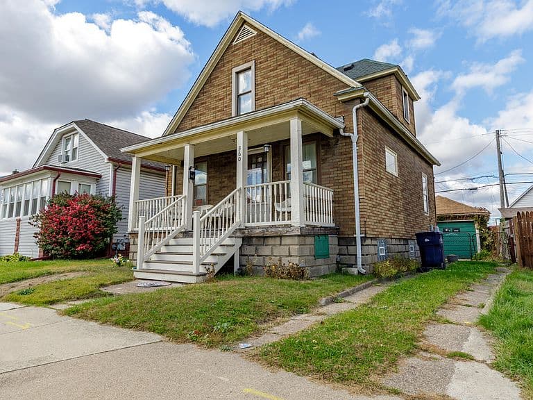 Listing photo 2