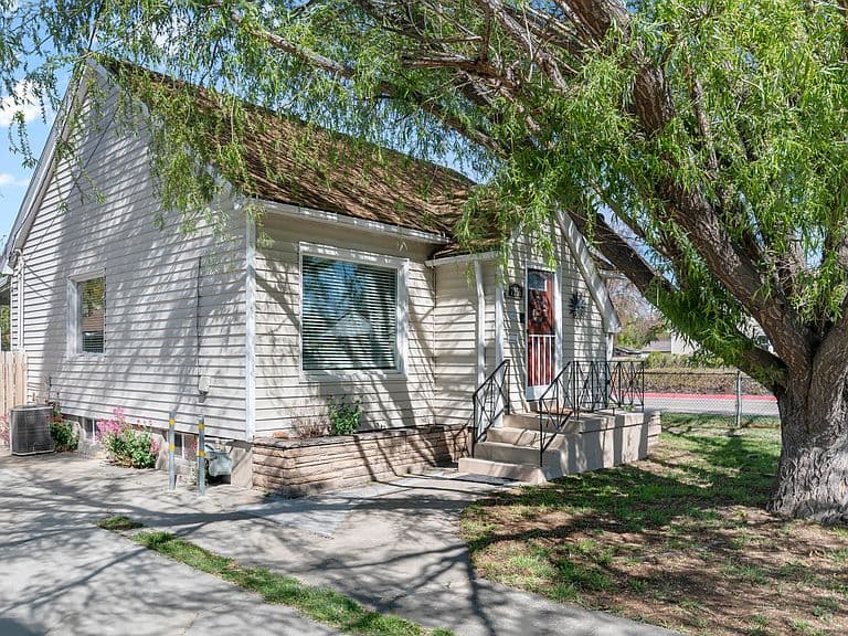 Listing photo 3