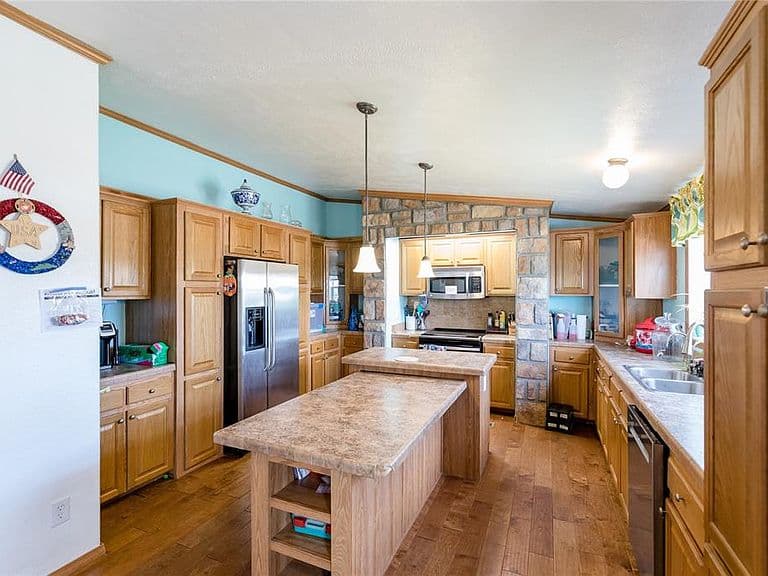 Listing photo 3
