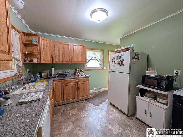 Listing photo 5