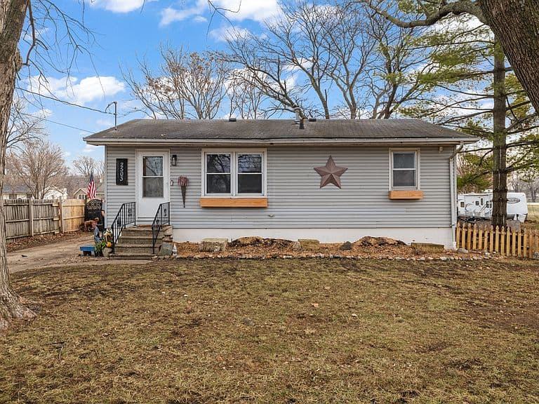 Listing photo 3