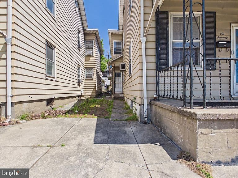 Listing photo 5